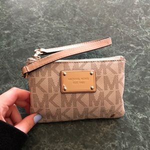 MICHAEL KORS wristlet